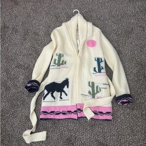 NWT Taelynn Soft Thick Sweater With Pockets. Size medium but fits like a large.